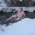 Богдан принимает прохладную ванну